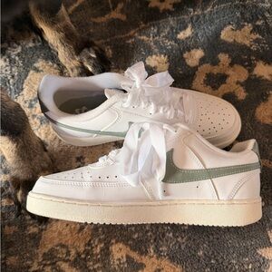 Nike Court Vision Low